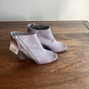 NWT Paul Green Peep Toe Heels with Side Zipper - Size 8